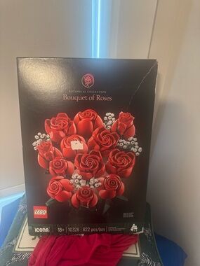 LEGO Red Bouquet of Roses Decorative Faux Floral Arrangement